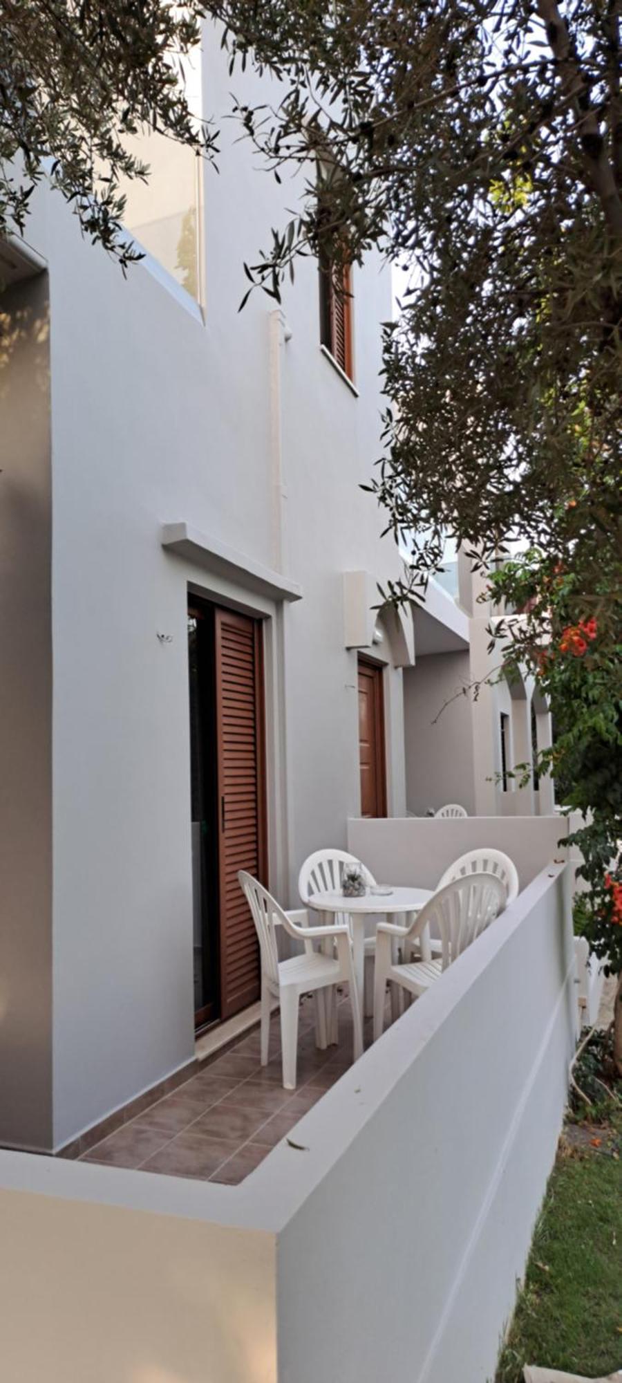 Viena Rooms & Apartments Palaiochora Exterior photo